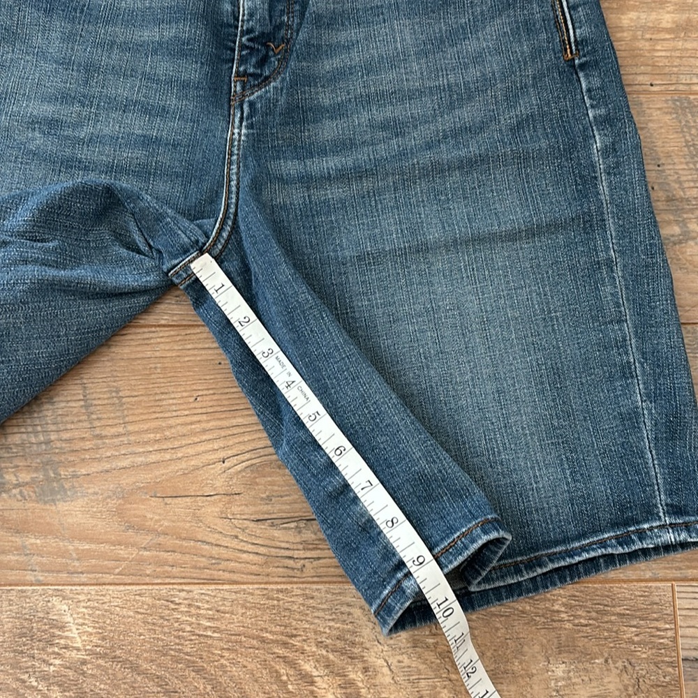 Levi’s Women’s Size 12 High Rise Bermuda Denim Shorts - Picture 7 of 11